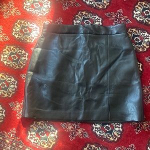 Aritzia Vegan Mini Skirt - Black / S